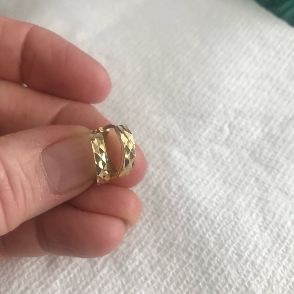 Elegant Gold-Tone Hoop Earrings